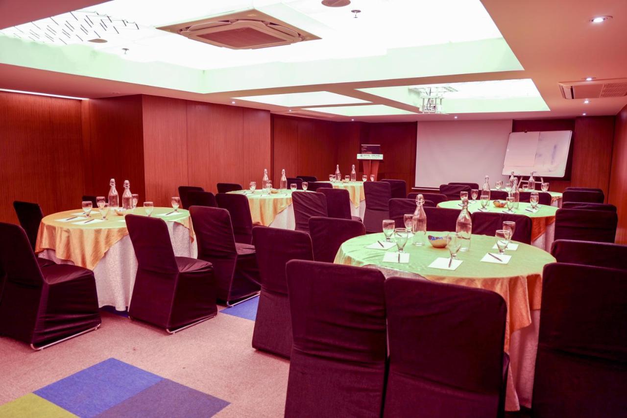 Royal Orchid Golden Suites Poona Buitenkant foto