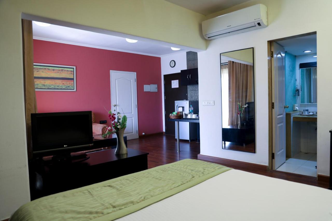 Royal Orchid Golden Suites Poona Buitenkant foto