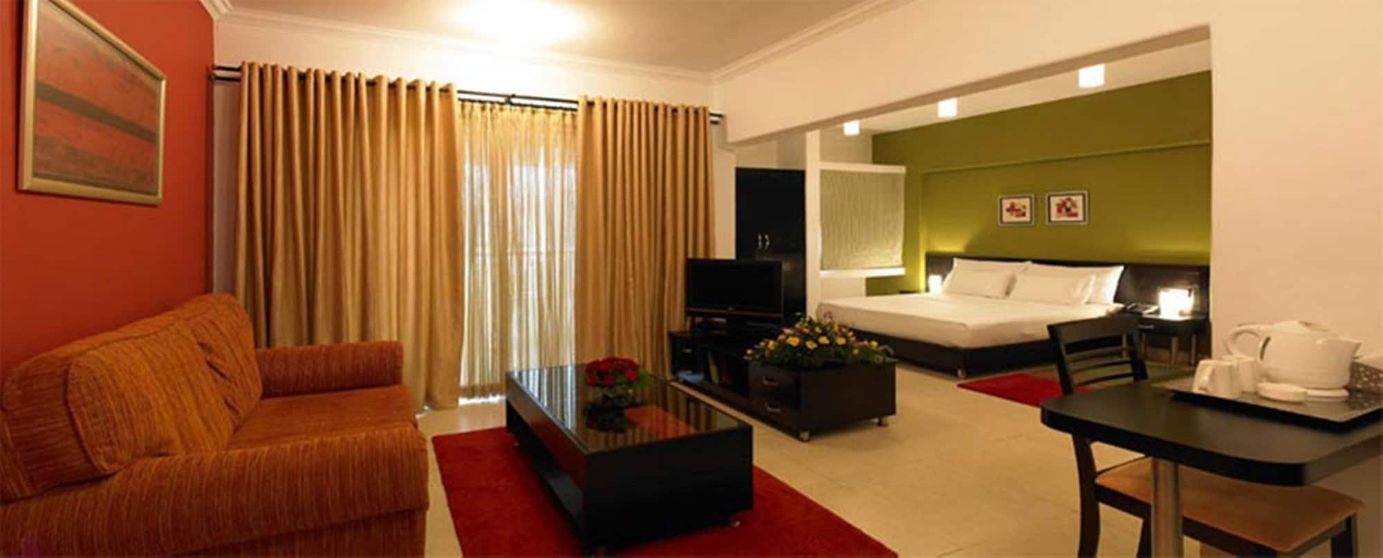 Royal Orchid Golden Suites Poona Buitenkant foto
