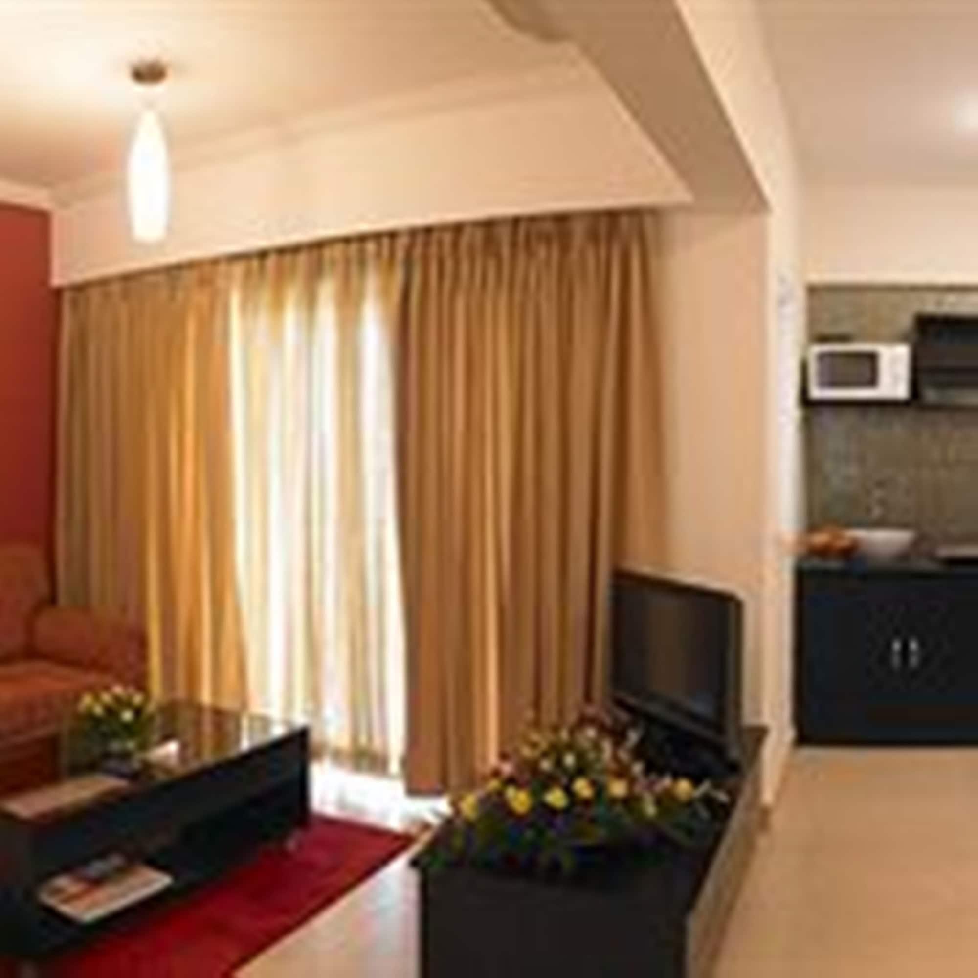 Royal Orchid Golden Suites Poona Buitenkant foto