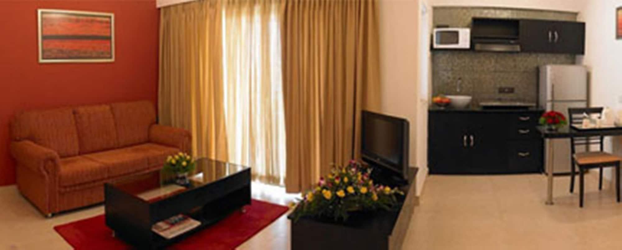 Royal Orchid Golden Suites Poona Buitenkant foto