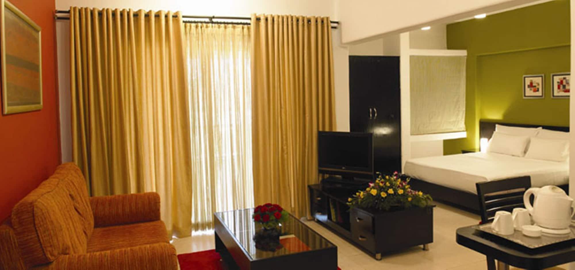 Royal Orchid Golden Suites Poona Buitenkant foto