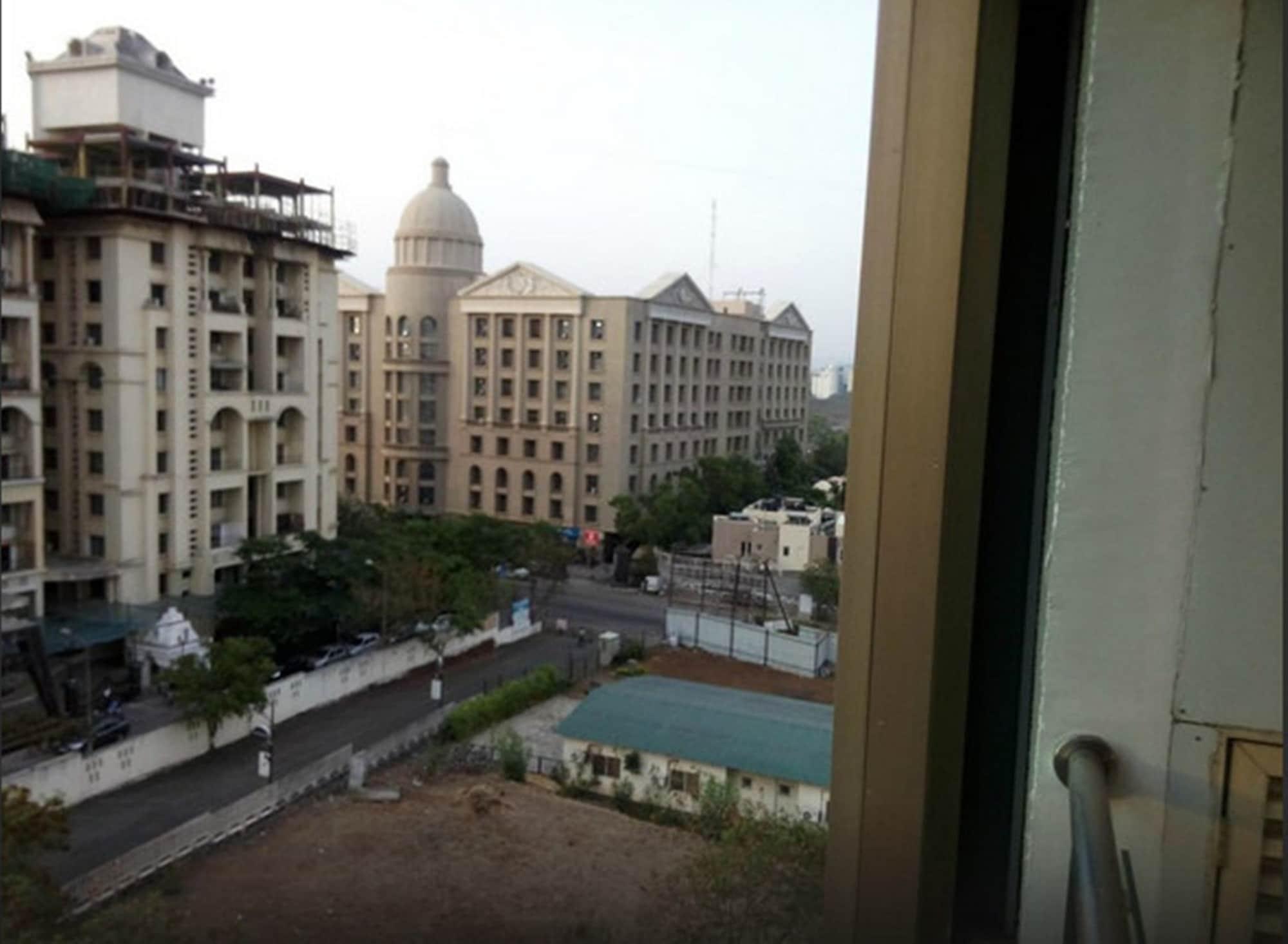 Royal Orchid Golden Suites Poona Buitenkant foto