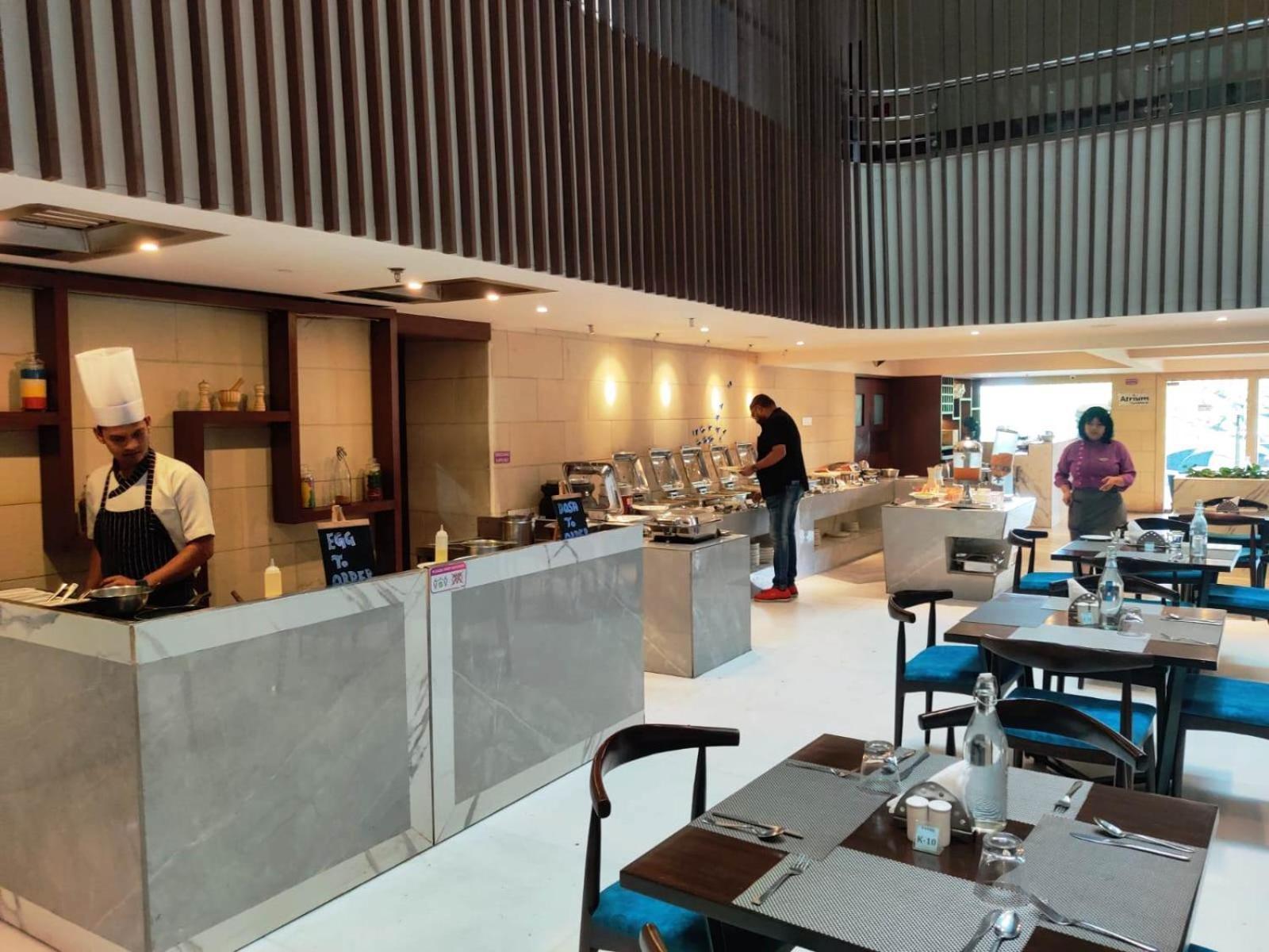 Royal Orchid Golden Suites Poona Buitenkant foto