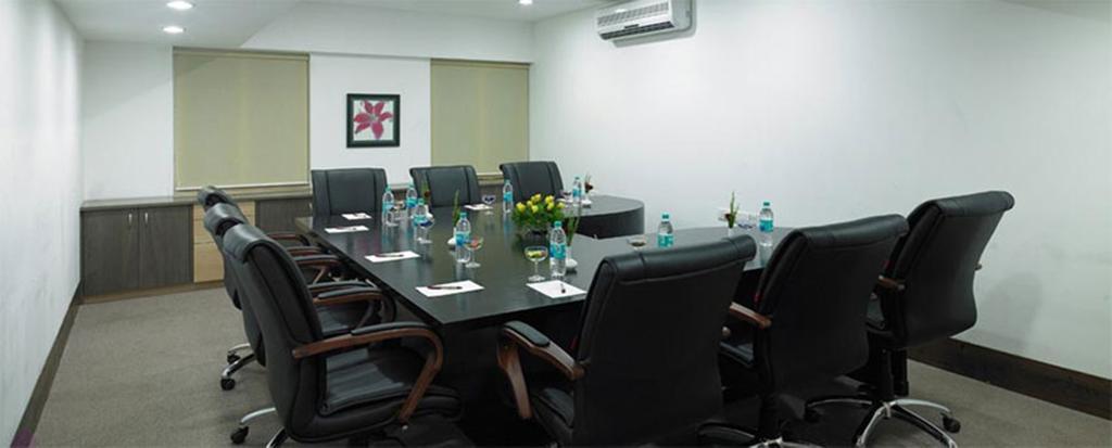 Royal Orchid Golden Suites Poona Buitenkant foto