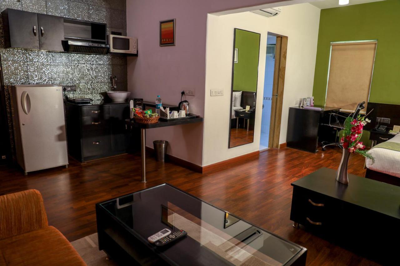 Royal Orchid Golden Suites Poona Buitenkant foto