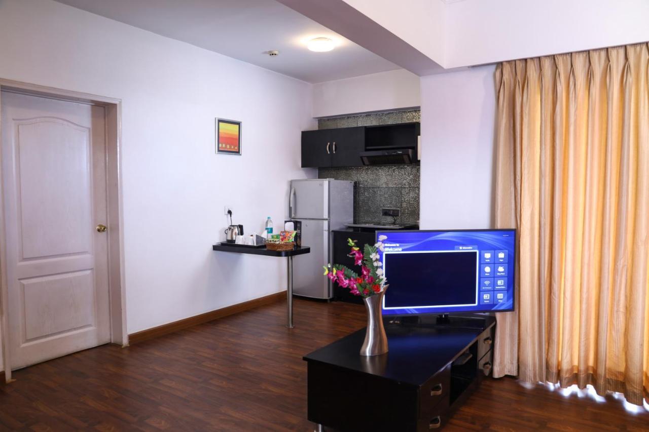 Royal Orchid Golden Suites Poona Buitenkant foto
