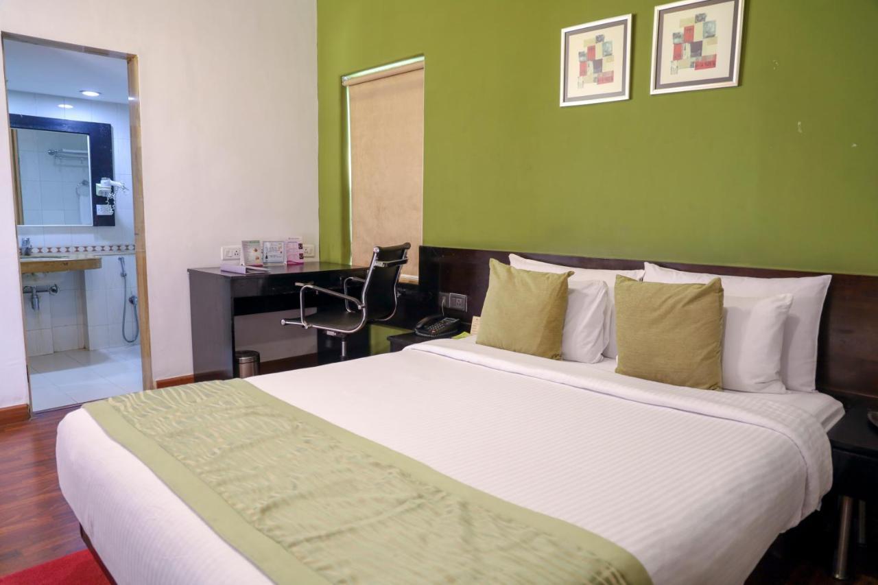 Royal Orchid Golden Suites Poona Buitenkant foto