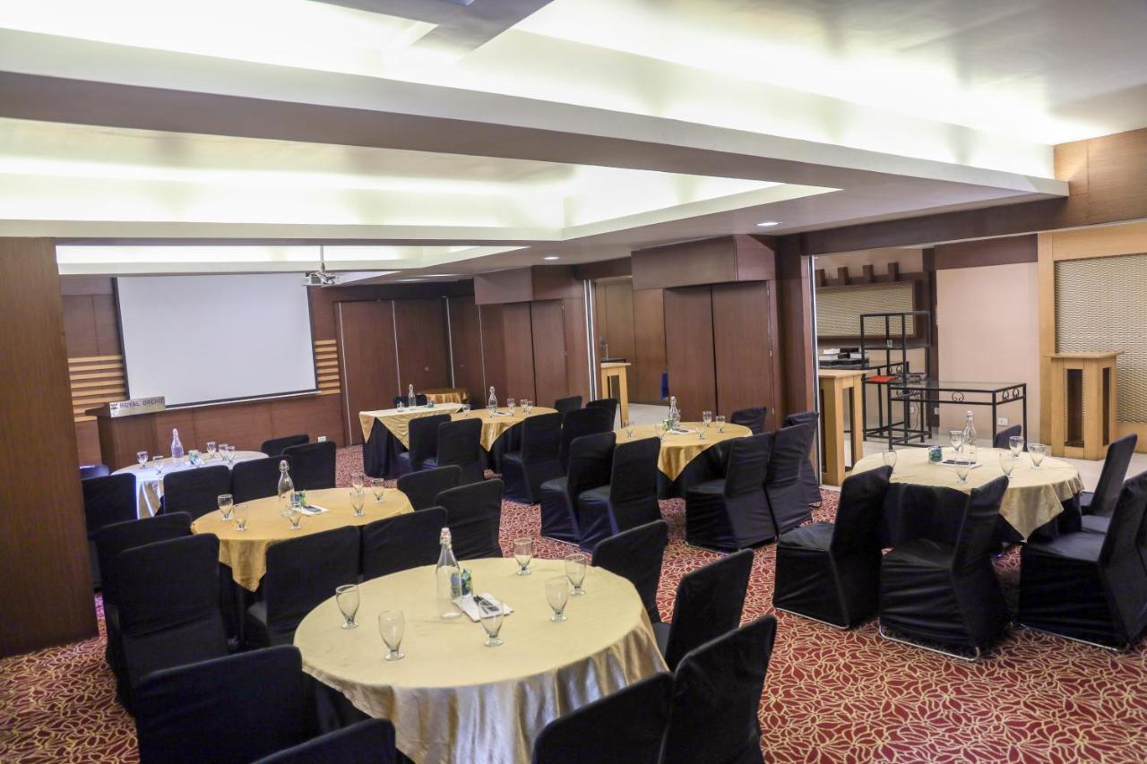 Royal Orchid Golden Suites Poona Buitenkant foto
