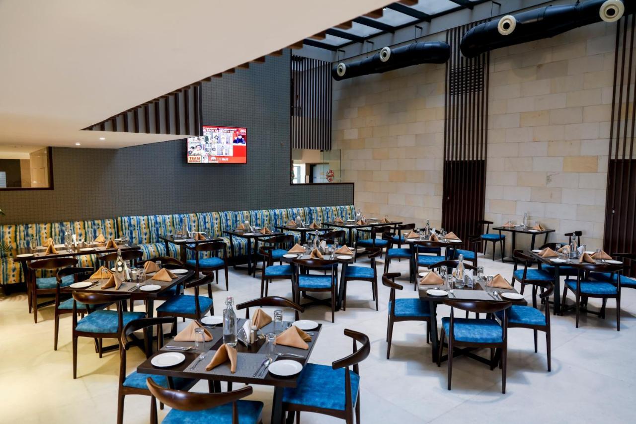 Royal Orchid Golden Suites Poona Buitenkant foto