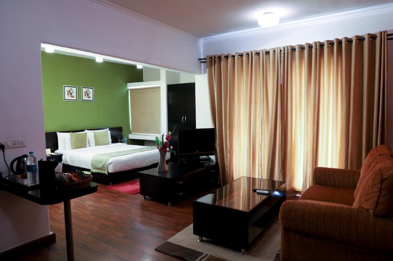 Royal Orchid Golden Suites Poona Buitenkant foto